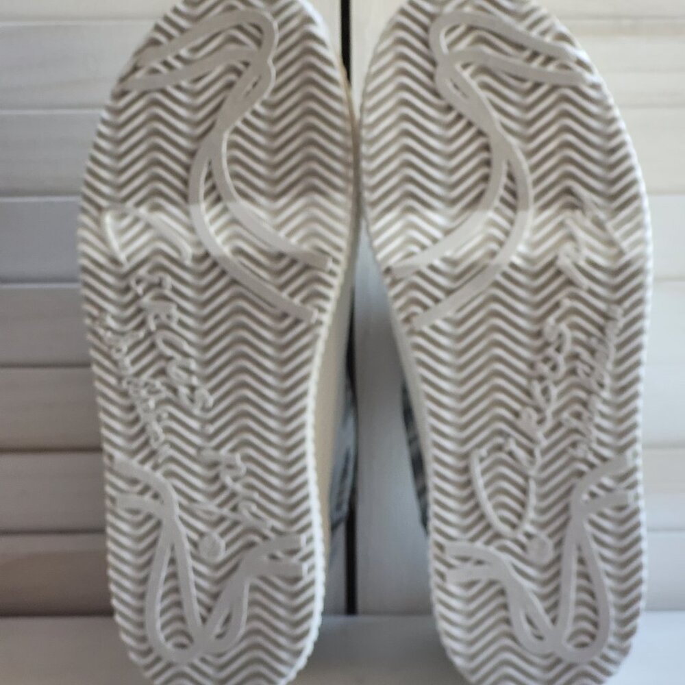 $79 NWT SAM EDELMAN Silver Platform Sneaker - Picture 4 of 12